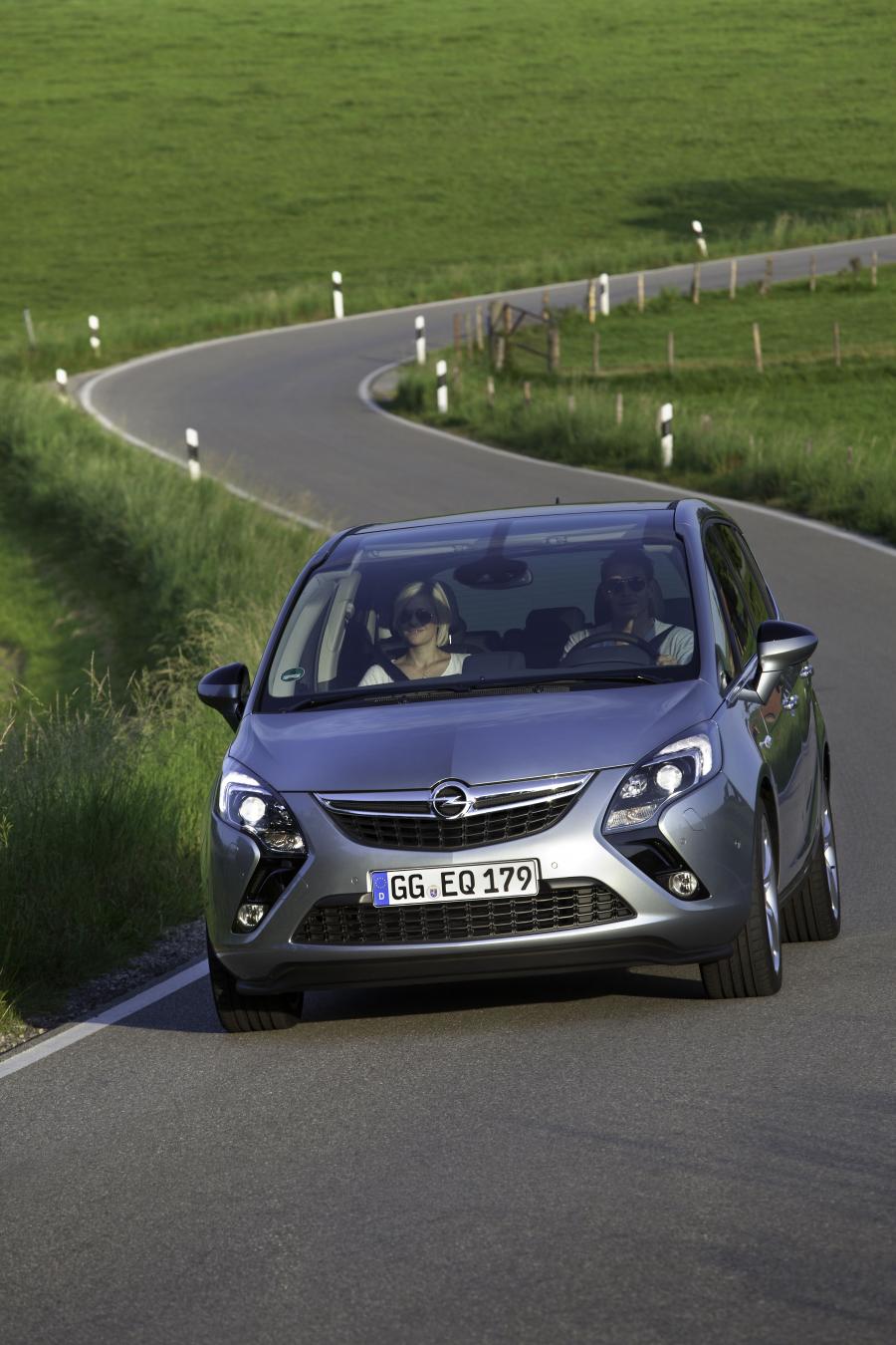  Opel Zafira Tourer 1.6 CDTi Ecotec 2013 года  (фото 34 из 46)